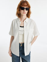 A lady wears a shirt and jeans.